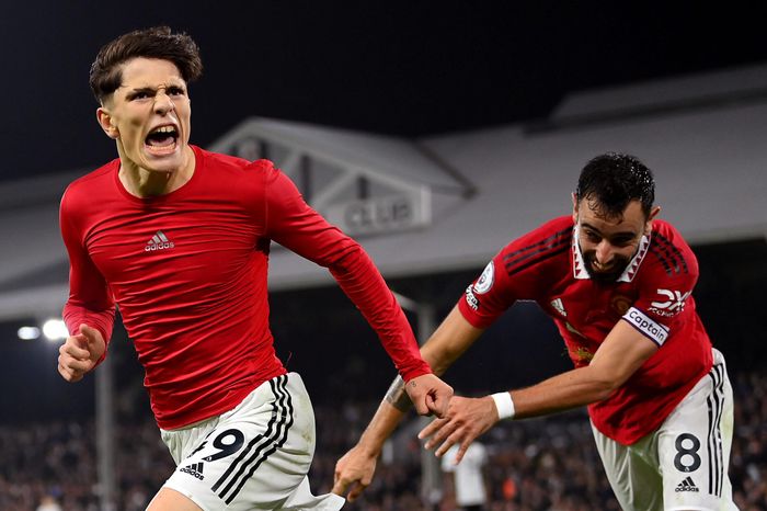 Garnacho ăn mừng sau khi ấn định chiến thắng trước Fulham