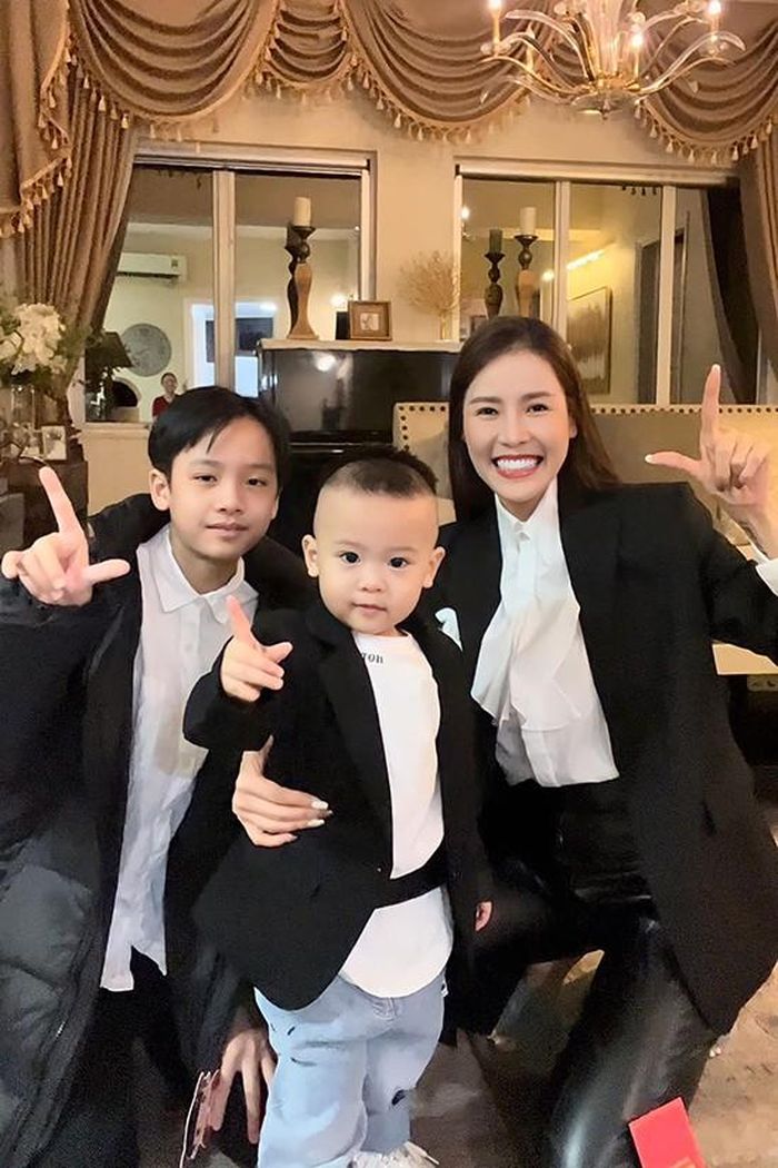 "Mẹ đơn thân'" Quế Vân đón Tết cùng hai con trai. Năm mới, cô mong bản thân và các con mạnh khỏe, bình an.