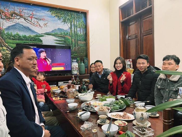 Hoa hậu Đỗ Thị Hà ăn Tết cùng đại gia đình ở Thanh Hóa.