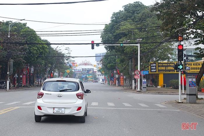 Không khí yên ắng tại ngã tư Xuân Diệu - Phan Đình Phùng vốn tấp nập xe cộ những ngày thường.