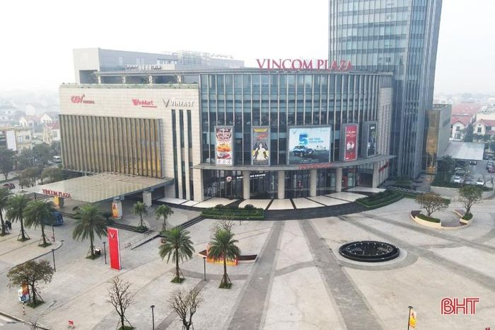 Trung tâm thành phố Hà Tĩnh ngày đầu năm mới khá vắng vẻ.