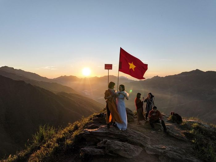 Sống lưng khủng long ở Tà Xùa. Ảnh: Quách Hà/BNEWS/TTXVN