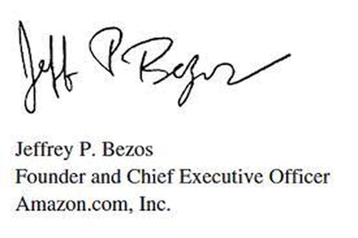  Chữ cái đầu trong tên của Jeff Bezos nghiêng về bên trái, trong khi phần họ thì hướng về bên phải. Chữ "o" mở trong phần họ của chữ ký cho thấy ông là người có nhiều tâm sự nhưng lại không thích bộc lộ bản chất và suy nghĩ thực của mình cho người khác biết. Nét thẳng cuối chữ ký khá mạnh, có vai trò như bức tường ngăn cản người khác. 