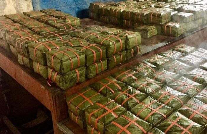 Bánh chưng cầu Báng Thái Bình thường có thời gian luộc từ 8 đến 10 tiếng.