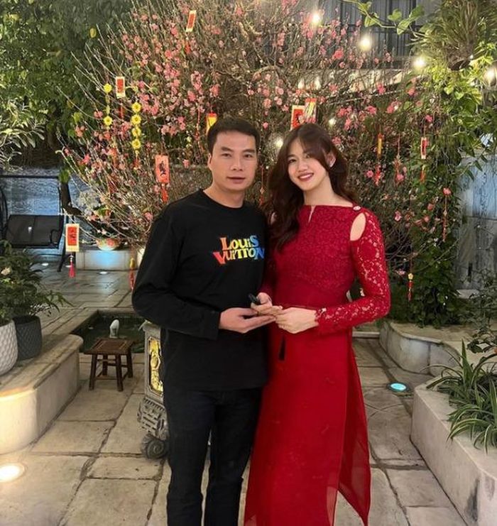 Á hậu Thanh Tú và chồng.