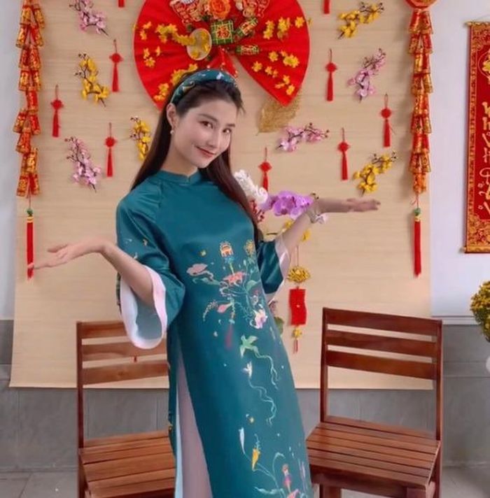  Diễm My đón Tết một mình không quên khoe ảnh rực rỡ.