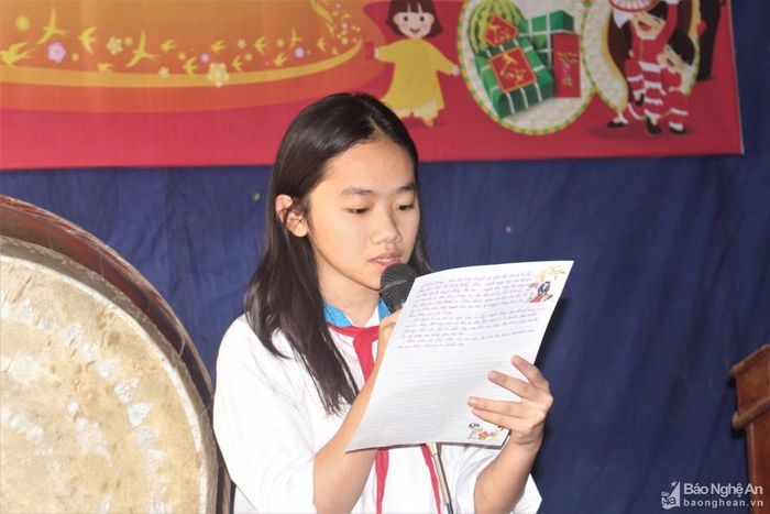 Những bài viết xuất sắc được chọn đọc trong lễ khai bút đầu Xuân. Ảnh: Việt Hùng
