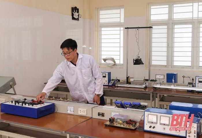 Trang thiết bị phòng thí nghiệm của Trường ĐH Hồng Đức được đầu tư đồng bộ, hiện đại, đáp ứng yêu cầu đào tạo nguồn nhân lực.