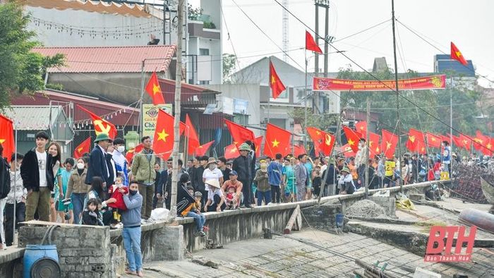 Từ lâu, ngày hội đua thuyền đã trở thành nét sinh hoạt văn hóa thể thao truyền thống ở xã Quảng Nham trong những ngày đầu năm, như một món ăn tinh thần của những ngày đón Xuân, mừng ngày thành lập Đảng.