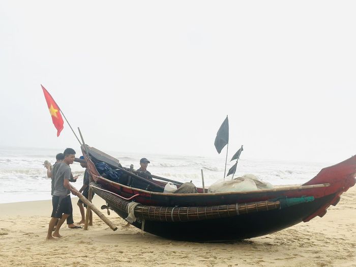 Vào bờ 