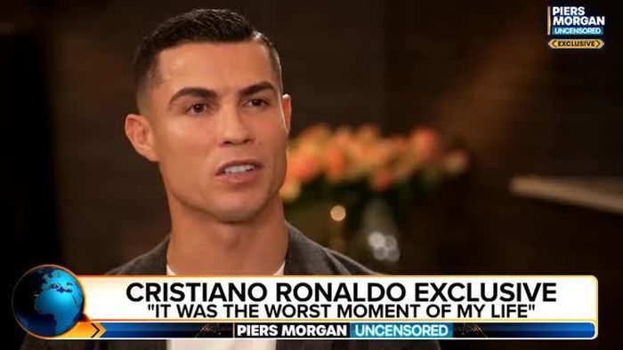 Ronaldo rời MU sau bài phỏng vấn tai tiếng với Piers Morgan