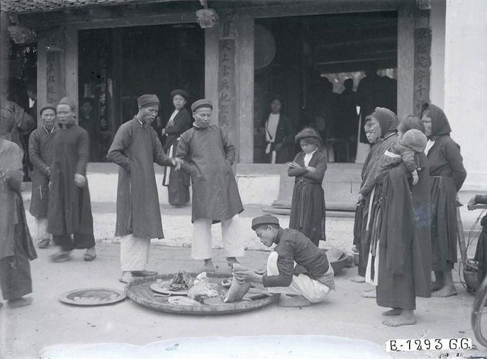 Chia khoán sau khi ăn cỗ.