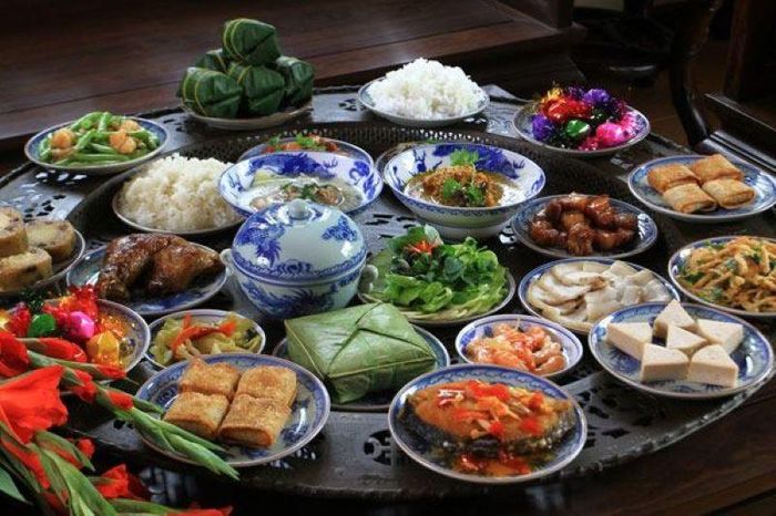 Mâm cao cỗ đầy ngày Tết được coi là "khắc tinh" với người mắc bệnh mạn tính.
