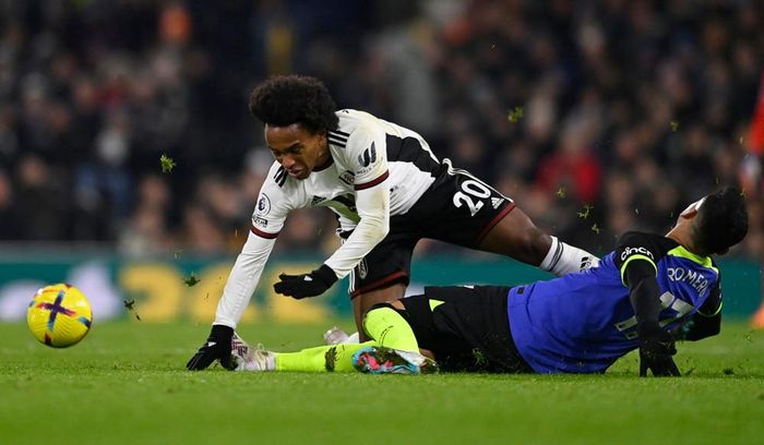 Fulham vùng lên sau giờ giải lao