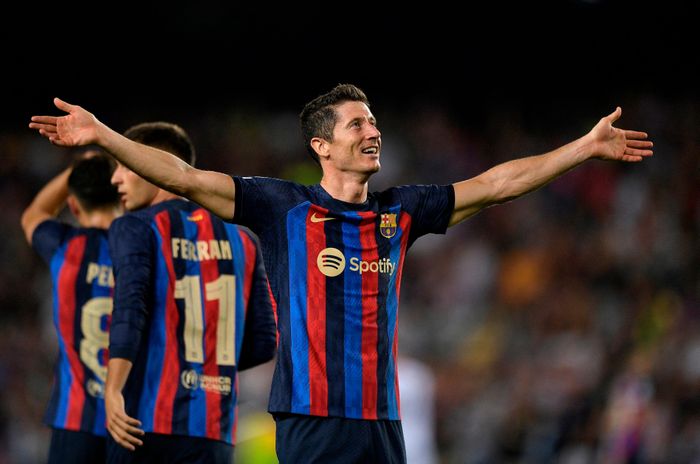  Barca là đội có thành tích phòng ngự tốt nhất La Liga mùa này, với chỉ 6 lần để thủng lưới sau 17 trận. Không có đội bóng nào trong 5 giải đấu hàng đầu châu Âu để thủng lưới ít hơn CLB xứ Catalonia sau 17 trận. Ngay cả Villarreal, đội có hàng thủ tốt thứ hai tại La Liga mùa này, cũng đã để thủng lưới 13 lần. 