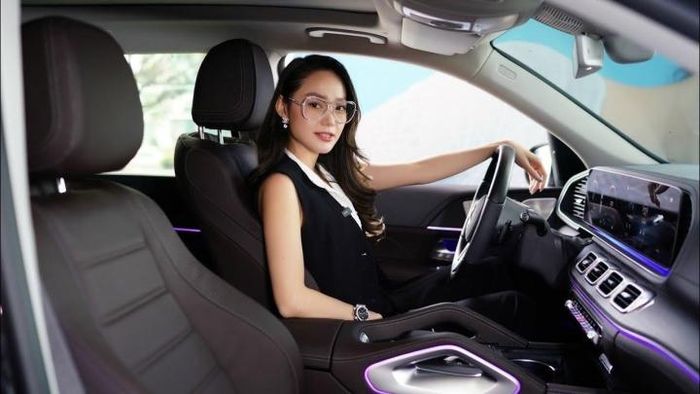 Ngoài bất động sản, Minh Hằng cũng sở hữu nhiều xe sang và hàng loạt đắt đỏ. Ảnh: Internet