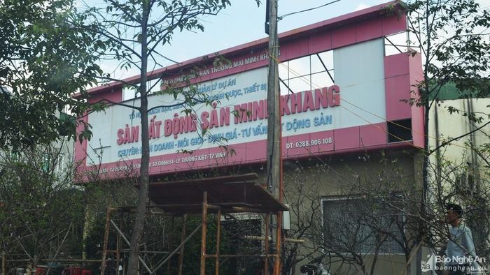Sàn giao dịch bất động sản của Công ty TNHH-TM Minh Khang. Ảnh: Nhật Lân