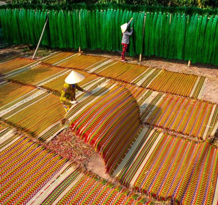 Nghề dệt chiếu đòi hỏi sự điêu luyện, tinh xảo và những bí quyết riêng để tạo ra những sản phẩm chiếu bền, đẹp