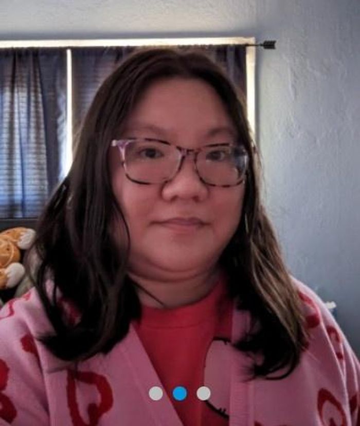  Ảnh chụp selfie trên iPhone 14 Pro bị tác giả Christine Romero chê giống như bức tranh màu nước. Ảnh: Christine Romero/Digital Trends. 