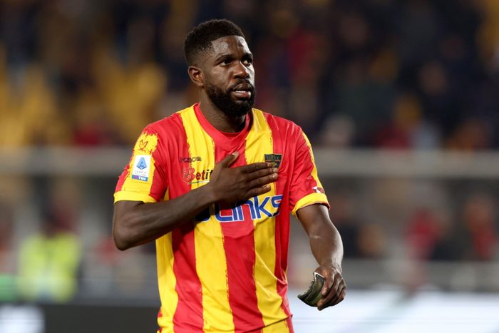  Samuel Umtiti cũng là cái tên khác khiến Barca đau đầu. Trung vệ người Pháp nhận lương tới 15 triệu euro/mùa (sau thuế), nằm trong số những cầu thủ hưởng lương cao nhất CLB. Giống như Lenglet, Umtiti còn hợp đồng với Barca đến tháng 6/2026. Barca vẫn phải trả 100% lương cho cầu thủ trong hợp đồng cho mượn đến Lecce. 