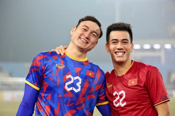 Văn Lâm và Tiến Linh là hai trong số những cầu thủ chơi nổi bật của đội tuyển Việt Nam tại AFF Cup 2022.Ảnh: VFF