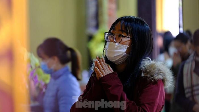  Cầu mong một năm mới bình an, may mắn và suôn sẻ. 
