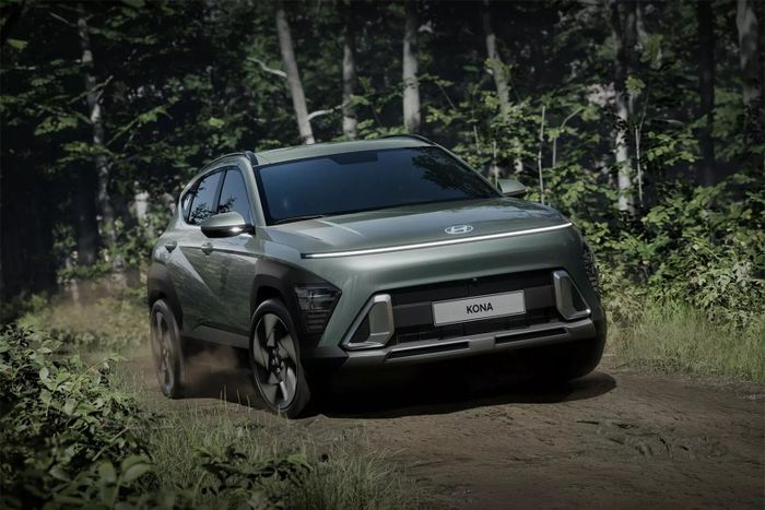 Biến thể hybrid sử dụng động cơ 1.6L bổ sung một động cơ điện, cho ra công suất tổng hợp 139 mã lực và mô-men xoắn 265 Nm, vận hành cùng hộp số 6 cấp ly hợp kép.