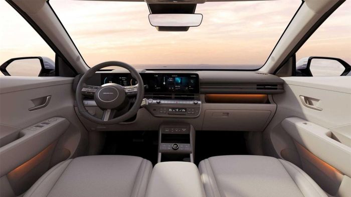 Hyundai Kona thế hệ thứ 2 được trang bị màn hình trung tâm cảm ứng và bảng taplo kỹ thuật số đều có kích thước 12.3 inch, kết hợp các phím cơ truyền thống.