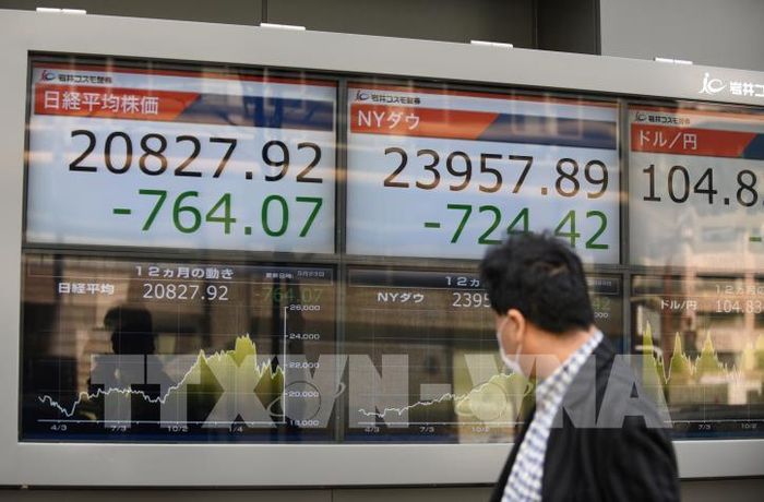 Trong ảnh (tư liệu): Bảng tỉ giá chứng khoán tại thủ đô Tokyo, Nhật Bản. Ảnh: AFP/ TTXVN