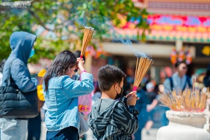 Riêng tham quan du lịch núi Bà Đen là 456.277 lượt khách.
