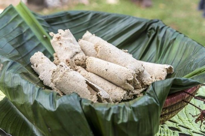 Sau thời gian lên men tối thiểu khoảng ba tháng, enset có thể được sử dụng làm một món ăn giống như bánh mì, có tên kocho. Kocho được cho là càng để lâu càng ngon, khi nó chuyển từ màu xanh sang trắng và có mùi như phô mai. Ảnh: Foodnavigator.
