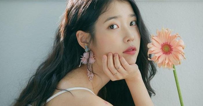 Nữ ca sĩ IU giữ vị trí Á quân dù mới lộ tin hẹn hò với nam thần Lee Jong Suk