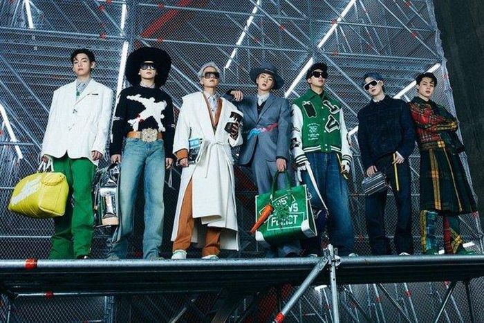 BTS đang tập trung vào các dự án solo cá nhân của 6 thành viên, trong khi anh cả Jin nhập ngũ