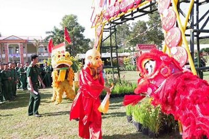 Bộ đội Sư đoàn 5 tham gia hội thi lân sư rồng.