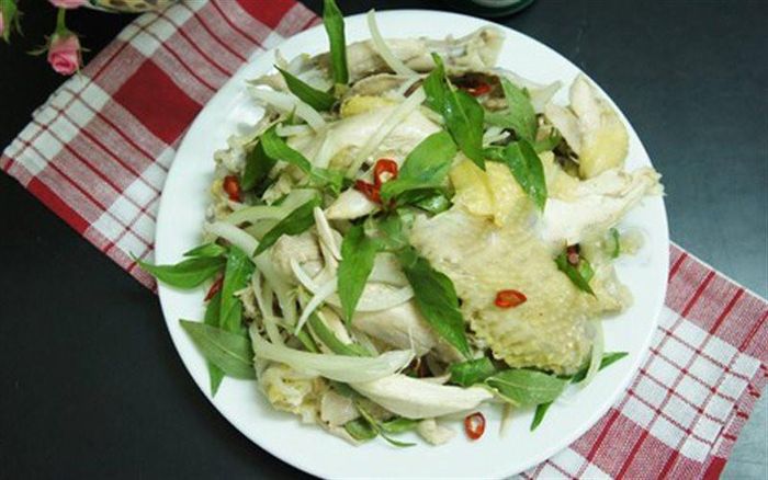 Gỏi gà chua ngọt hấp dẫn (Ảnh: cooky.vn)