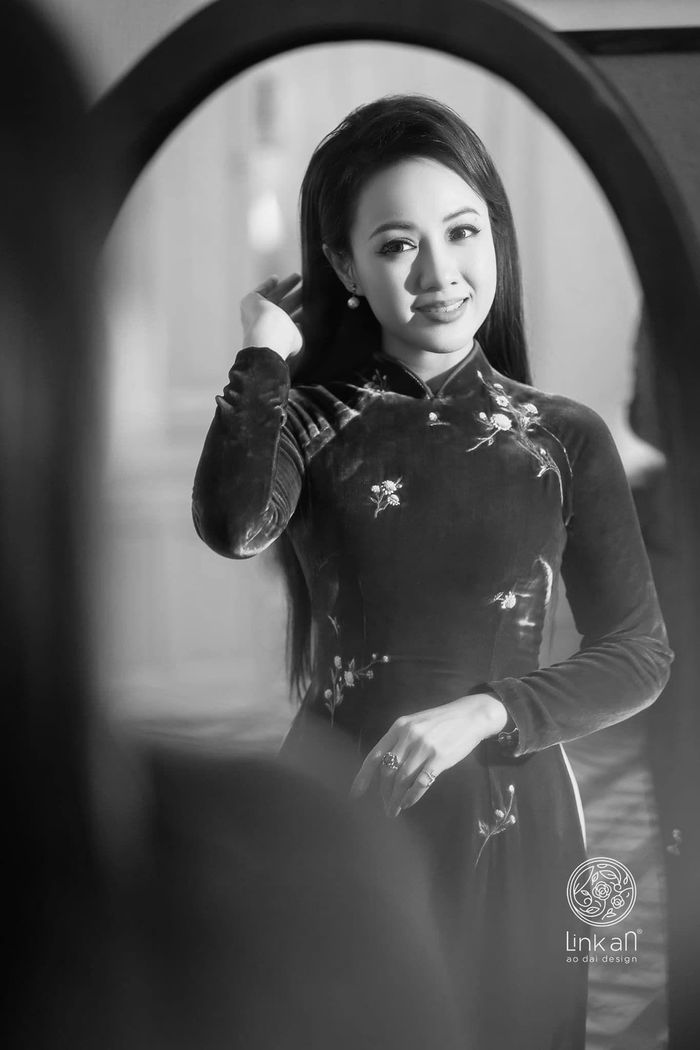  Là người được công chúng yêu mến, BTV Hoài Anh lại rất kín tiếng về chuyện đời tư. Cô thường nhắc tới con gái nhưng hiếm khi đăng ảnh hay nói về chồng. 