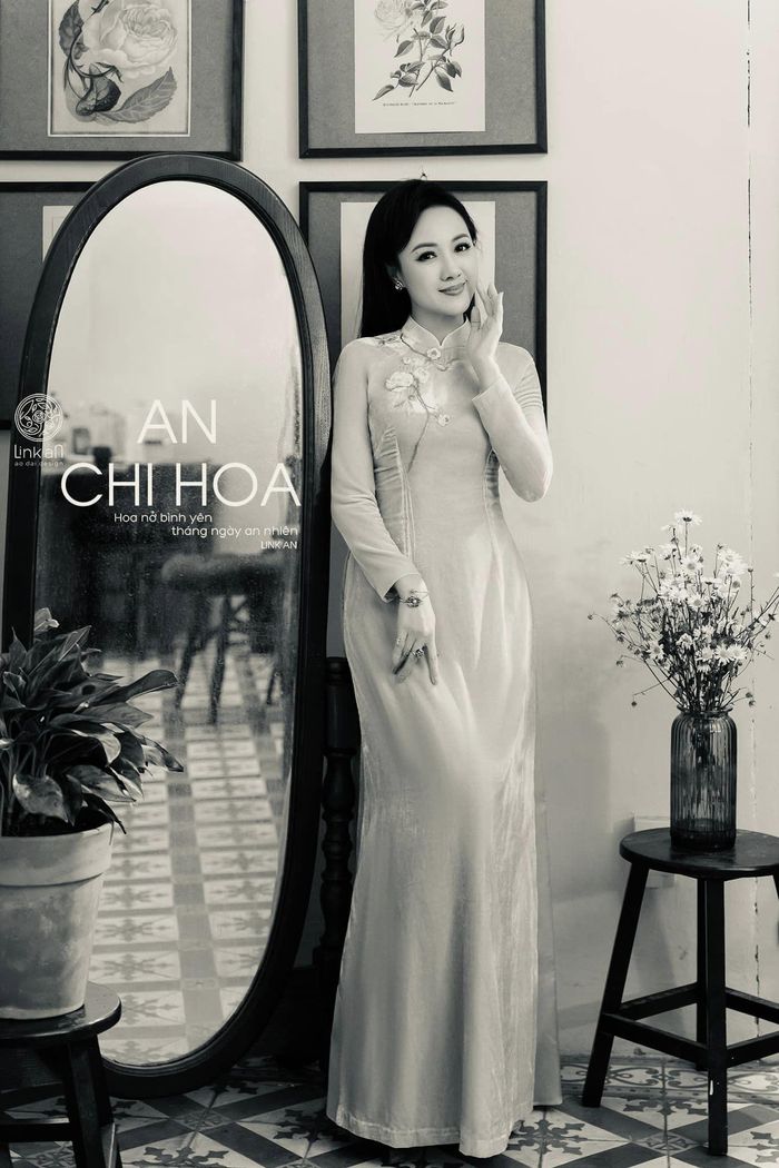  Rất nhiều khán giả dành lời khen ngợi về bộ ảnh của BTV Hoài Anh . Thậm chí người đồng nghiệp MC Mỹ Vân phải thốt lên: ''Mỹ nhân của Hà Nội'' còn MC Vũ Anh Quân thì bày tỏ: ''Yêu cô gái Hà Thành''. 