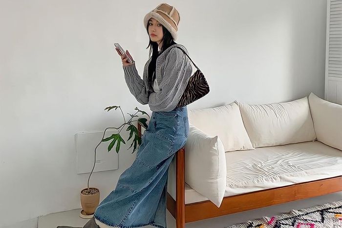 Midi skirt là một trong những item nổi bật song lại không dễ phối đồ. Ảnh minh họa: Mint Tang.
