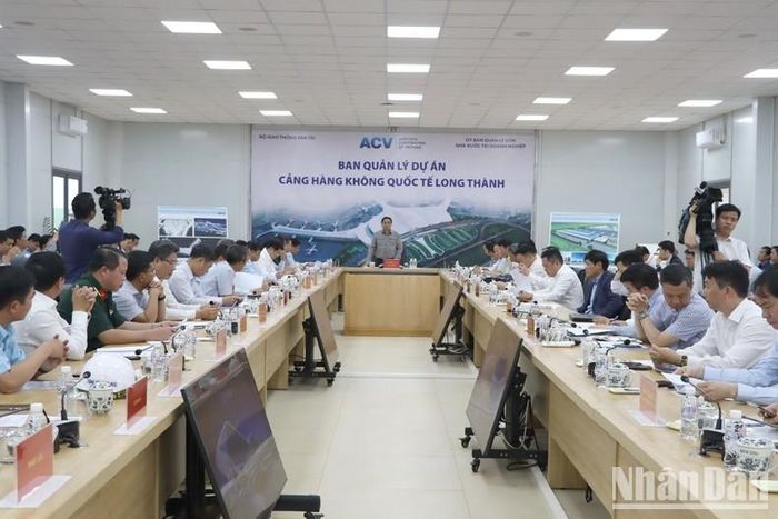 Quang cảnh buổi làm việc của Thủ tướng Phạm Minh Chính làm việc với lãnh đạo Tổng công ty Cảng hàng không Việt Nam, tỉnh Đồng Nai tại Ban Quản lý dự án sân bay Long Thành.