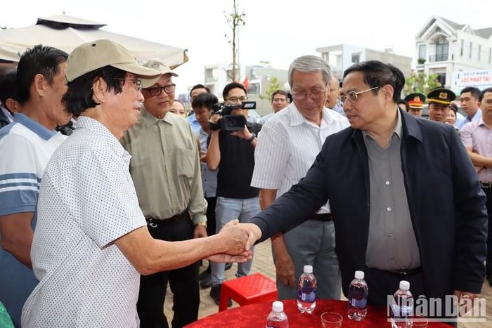 Thủ tướng Phạm Minh Chính thăm, chúc Tết nhân dân khu tái định cư Lộc An - Bình Sơn, huyện Long Thành, tỉnh Đồng Nai. Đây là khu tái định cư cho người dân di dời để xây dựng dự án sân bay Long Thành.