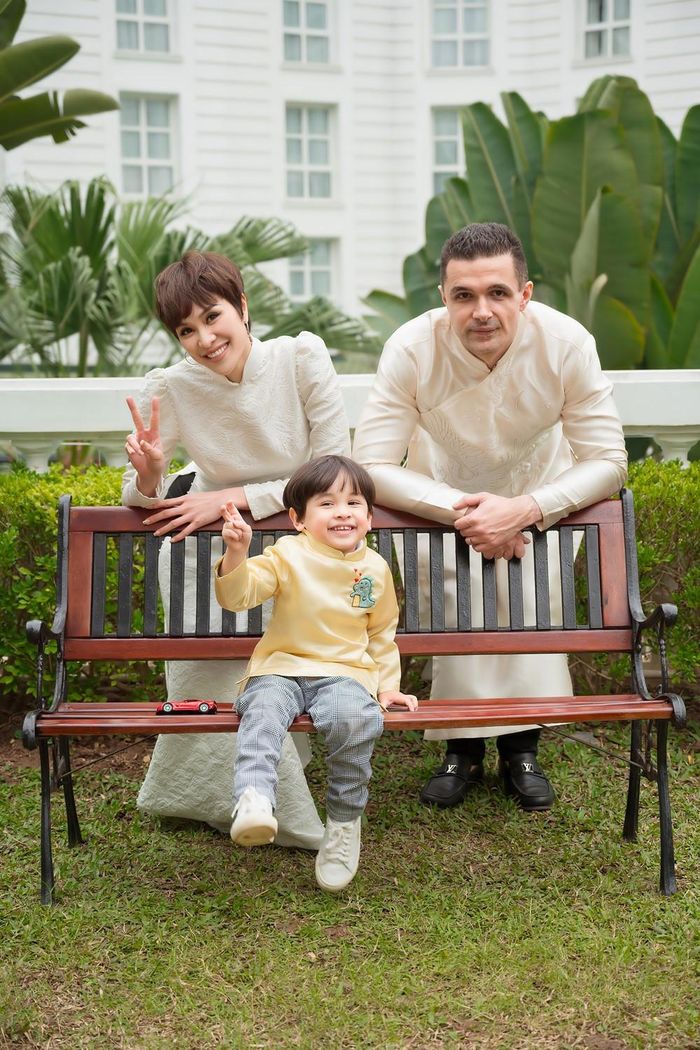 Theo kế hoạch, cả nhà Phương Mai sẽ ở Hà Nội đến đầu tháng 2 nhưng vì cô bị ốm đột xuất nên phải đổi lịch vào Sài Gòn sớm hơn dự kiến.
