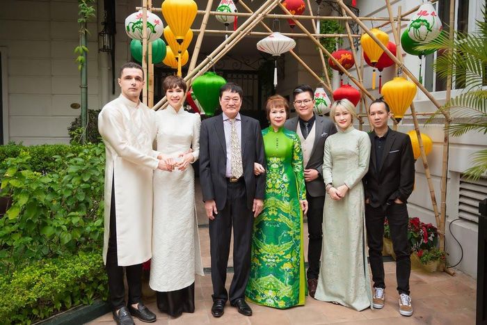 Gia đình Phương Mai có 3 anh chị em. Cô có chị gái làm trong lĩnh vực kinh doanh và em trai hoạt động trong ngành y tế tại nước ngoài. Cả gia đình nữ MC năm nào cũng dành thời gian sum vầy sau cả năm bận rộn.