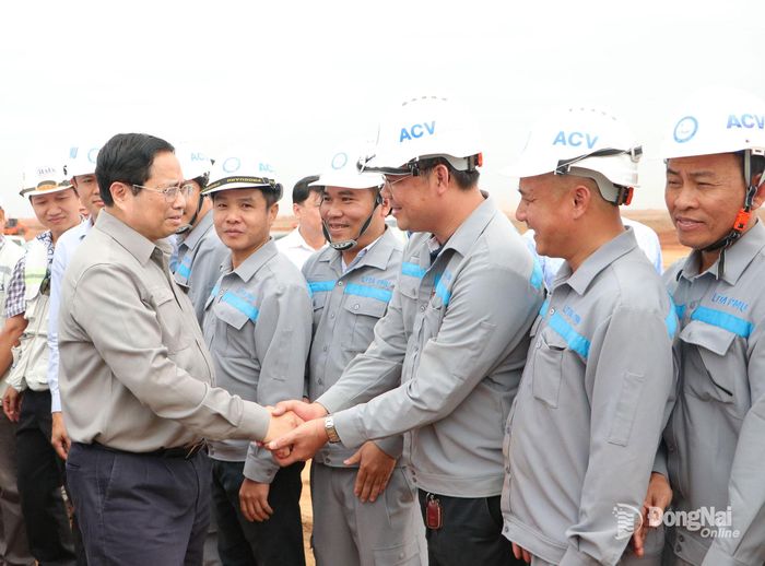 Thủ tướng Chính phủ Phạm Minh Chính thăm hỏi động viên lực lượng thực hiện dự án Sân bay Long Thành