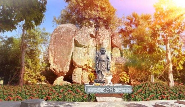 Bàn tay siêu nhiên với sứ mệnh ban phước lành đến với mọi nhà
