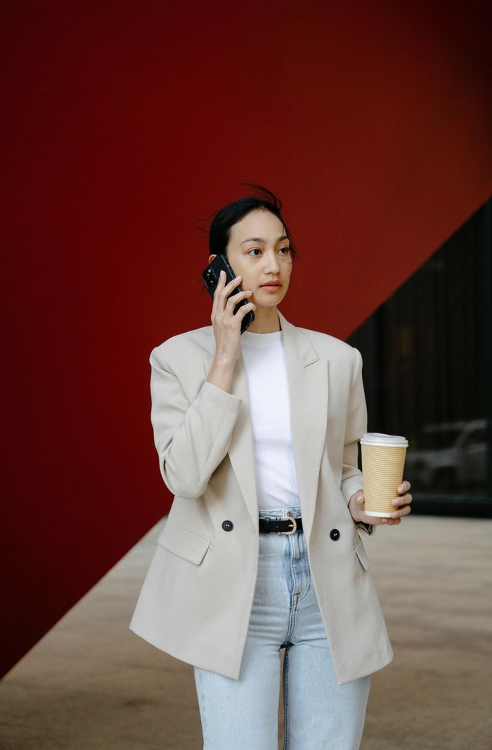  Chủ động liên lạc lại là bước đầu tiên giúp bạn hàn gắn lại tình bạn đã đổ vỡ. Ảnh minh họa: John Diez/Pexels. 