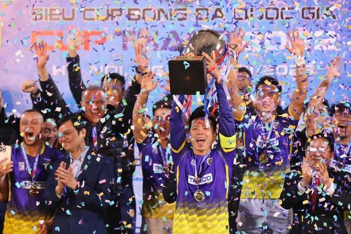 Văn Quyết hứa hẹn còn sưu tầm thêm những danh hiệu đáng nhớ trong sự nghiệp lẫy lừng của mình. Ảnh: Hoàng Linh