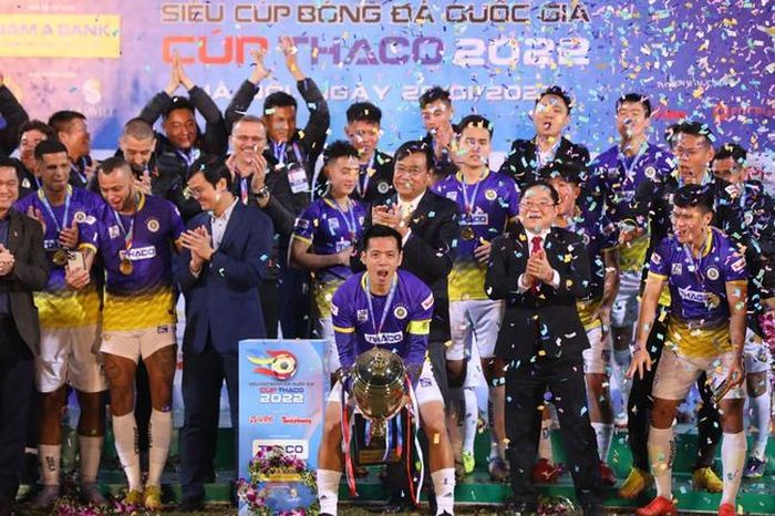 Danh hiệu Siêu Cúp quốc gia thứ 5 của Hà Nội FC cho thấy Văn Quyết và đồng đội vẫn sẽ là một thế lực rất đáng gờm ở V-League 2023 sắp tới. Ảnh: Hoàng Linh