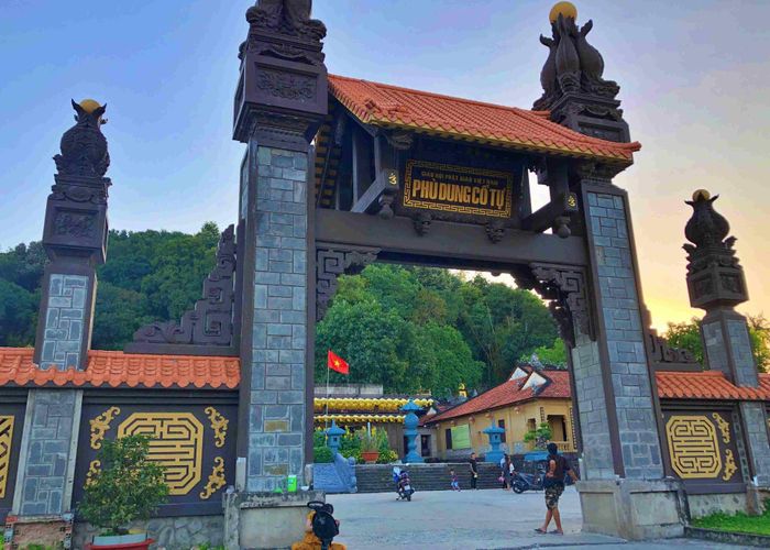 Ngôi chùa cổ Phù Dung được nhắc đến trong văn cổ giờ đây đã được trùng tu nhiều lần bởi các Phật tử bốn phương. Ảnh: TTH 