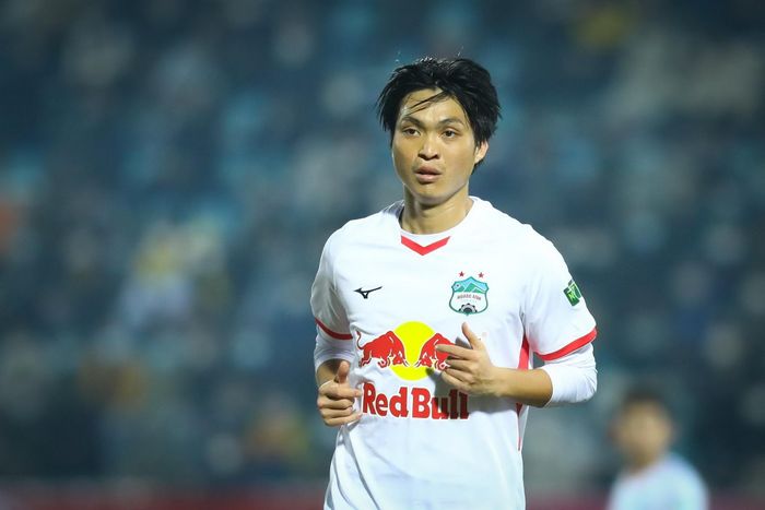  HAGL bỏ V.League sẽ là tổn thất rất lớn cho giải đấu và người hâm mộ khi họ vẫn là đội bóng được yêu mến bậc nhất. Ảnh: Minh Chiến. 