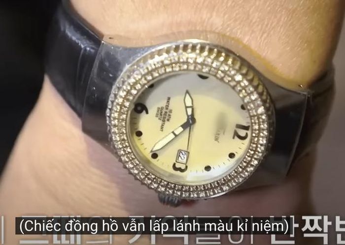 Chiếc đồng hồ do HLV Hiddink tặng HLV Park Hang-seo vẫn được giữ gìn sau mười mấy năm (Ảnh: FBNV)